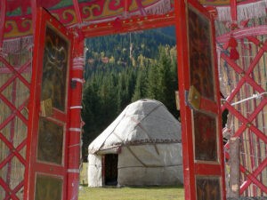 Urlaub in Kirgistan: Blick aus dem Fenster der Jurte