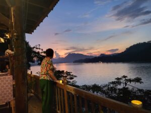 Frauenreise in Laos - Abendstimmung am Mekong