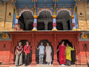 Kulturell respektvolle Kleidung auf einer Frauenreise in Nordindien. Quelle: Fernweh Fair Travel