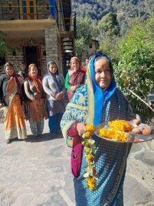 Sicher reisen als Frau in Indien - Begruessung bei einer Frauenreisen in Nordindien. Quelle: Fernweh Fair Travel