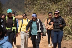 Nepalesische Frauen auf Wanderung - Quelle Explore Hub Nepal
