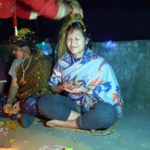 Sajana Bhadel Mitbegründerin von Explore Hub Nepal bei einer Zeremonie - Quelle Explore Hub Nepal